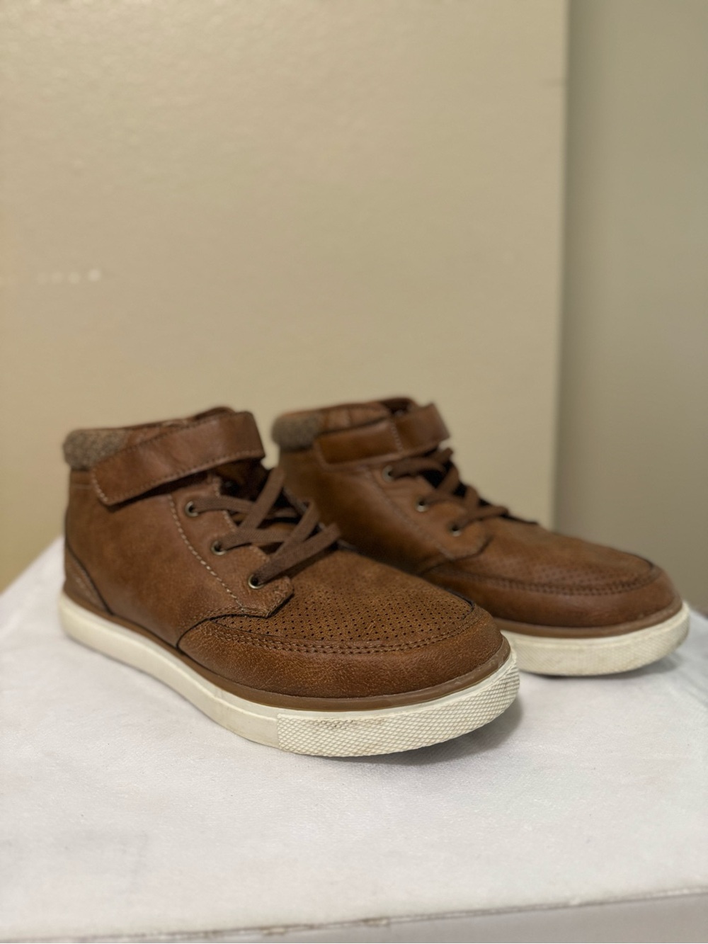 Men's Brown Suede Chukka Boots with White Sole